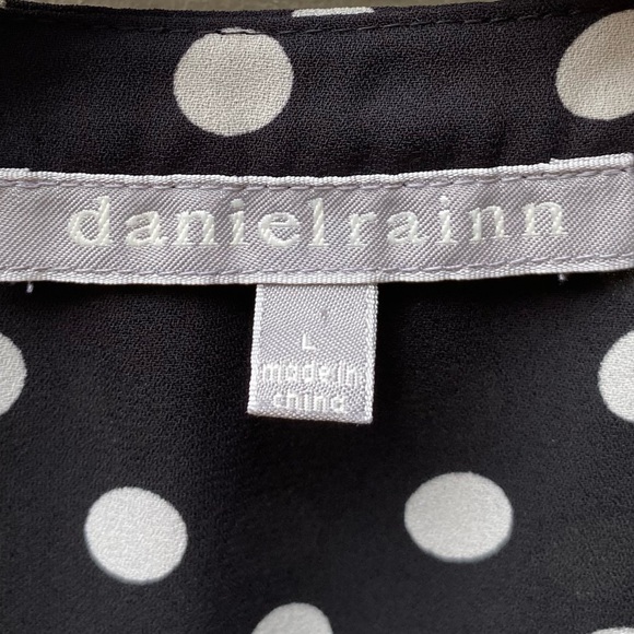 🌸 4/$20 Daniel Rainn Polka Dot Top - Picture 4 of 6